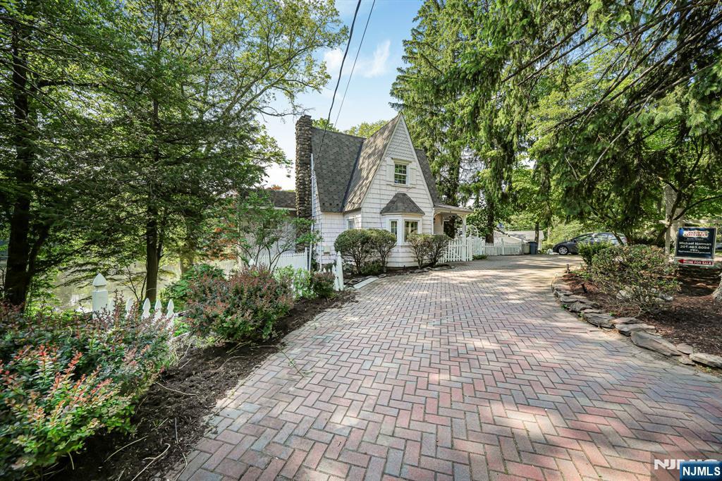 716 Colonial Road