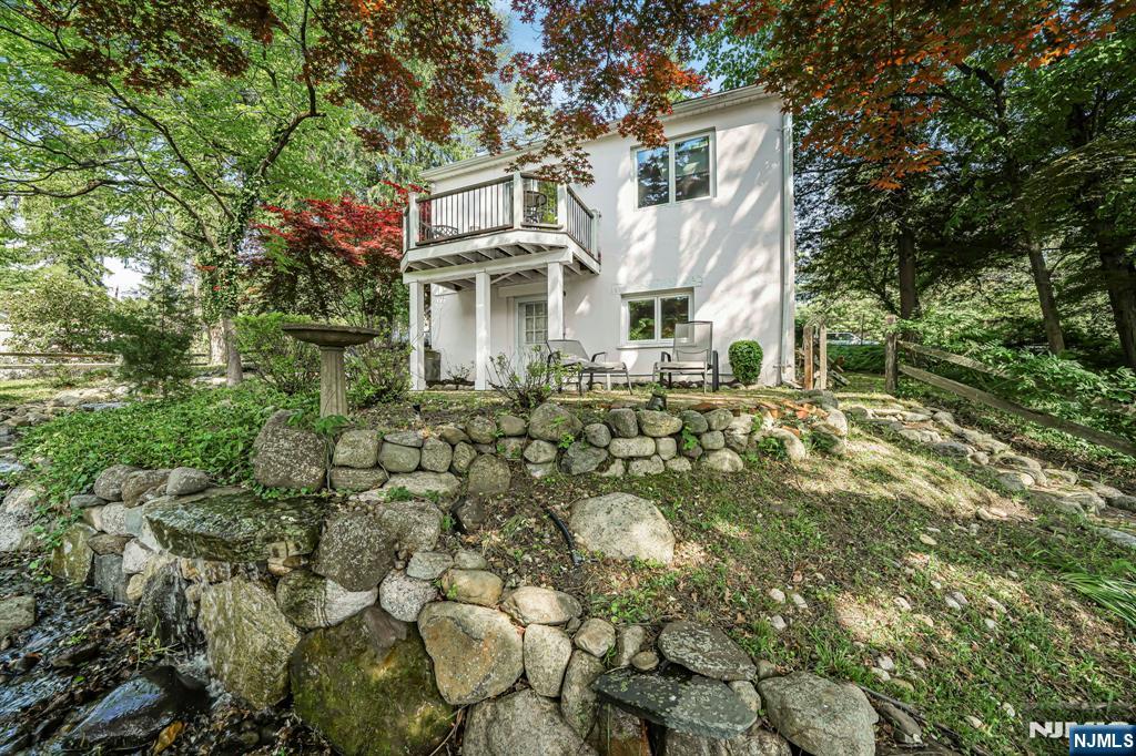 716 Colonial Road