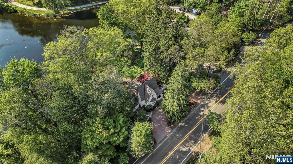 716 Colonial Road