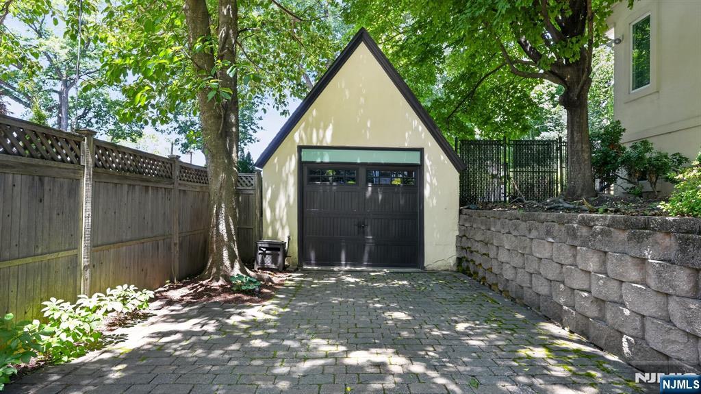230 Satterthwaite Avenue