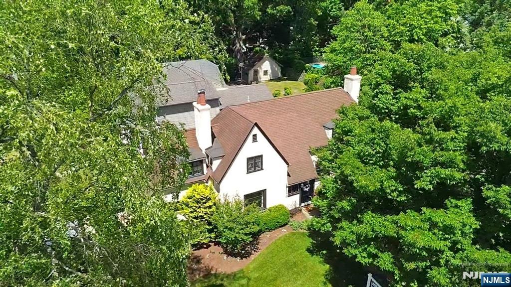 230 Satterthwaite Avenue