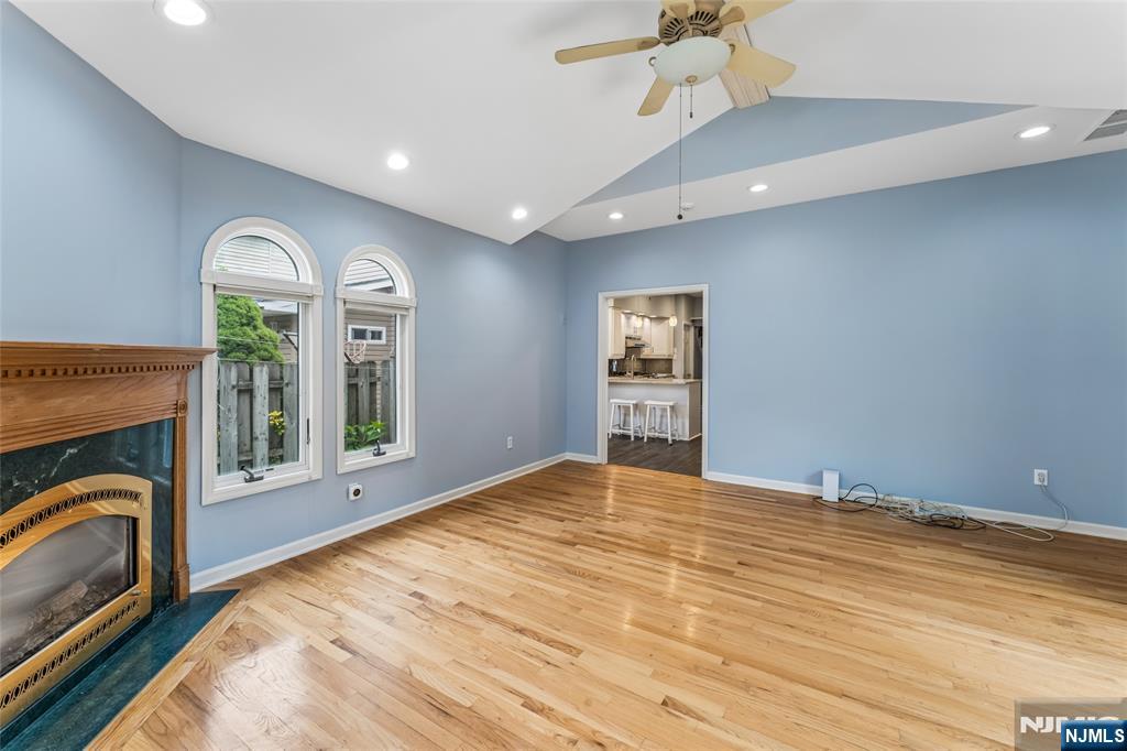 33 Myrtle Avenue