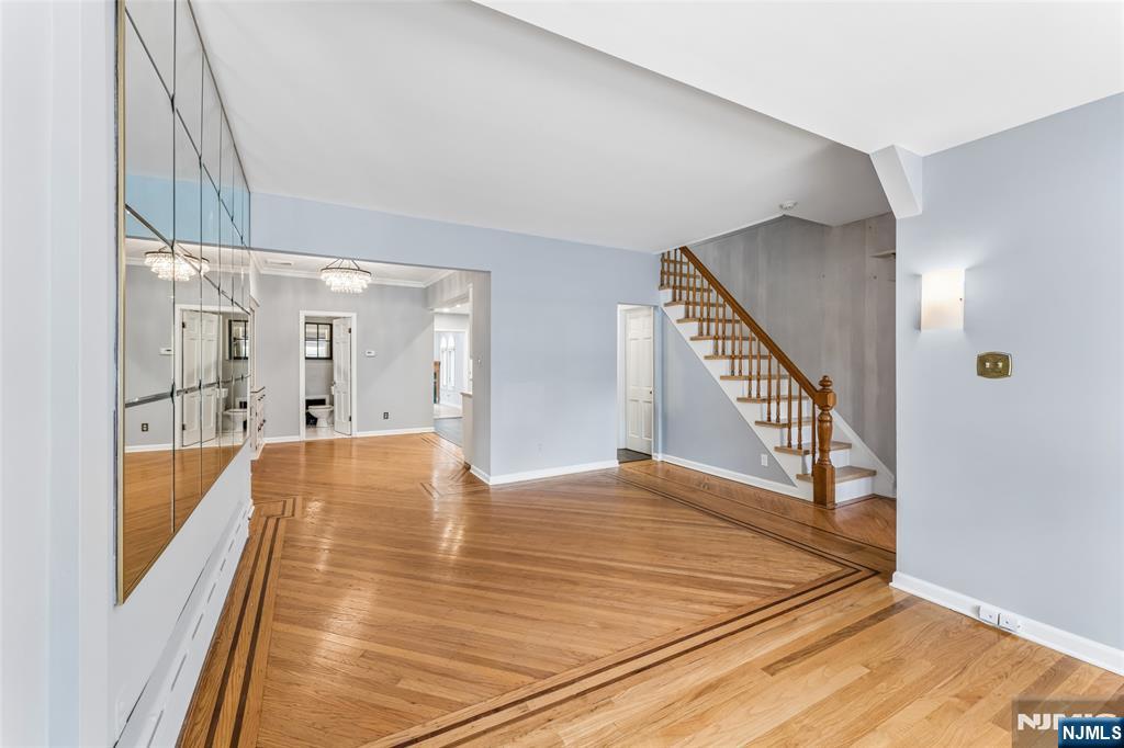 33 Myrtle Avenue