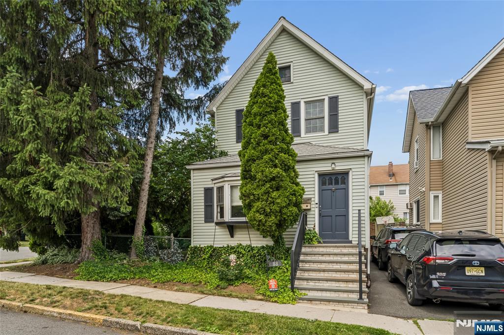 33 Myrtle Avenue