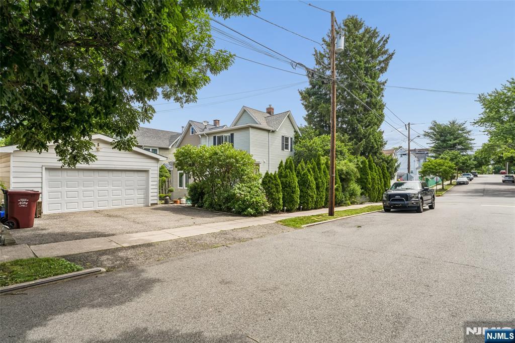 33 Myrtle Avenue
