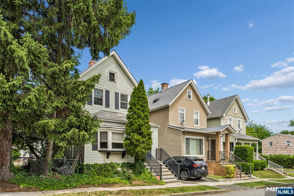 33 Myrtle Avenue