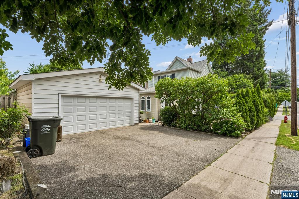 33 Myrtle Avenue