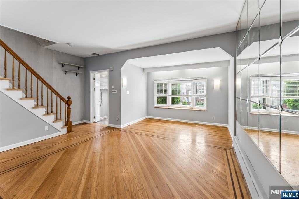 33 Myrtle Avenue