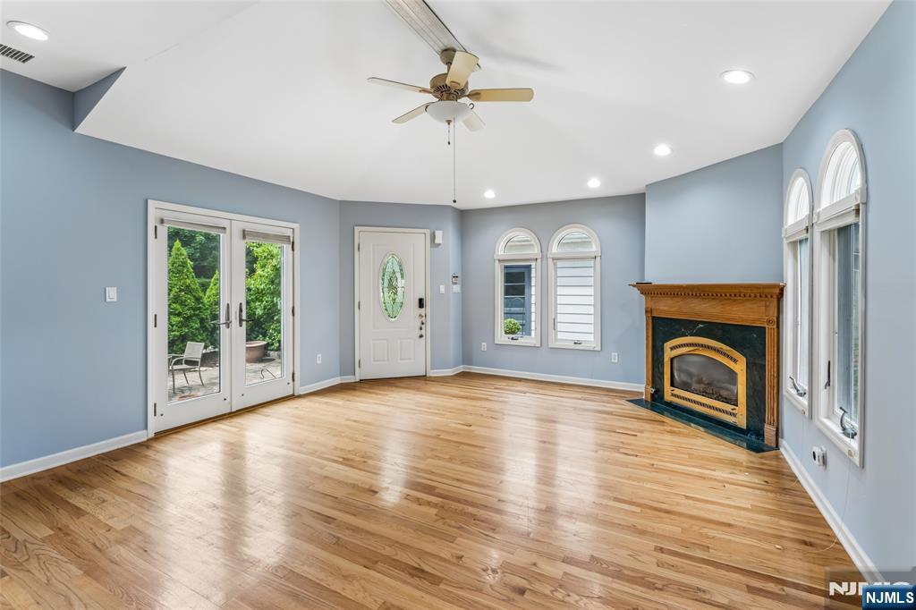 33 Myrtle Avenue