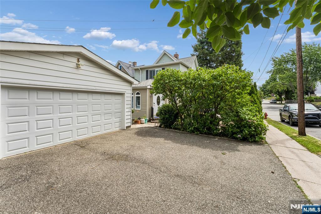 33 Myrtle Avenue