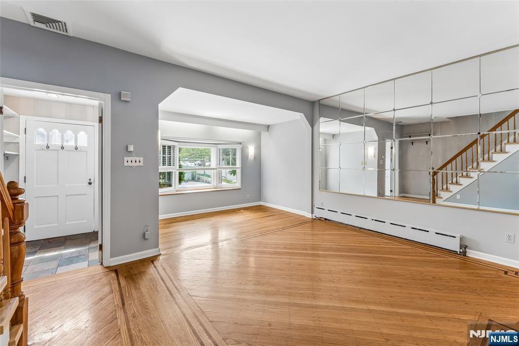 33 Myrtle Avenue