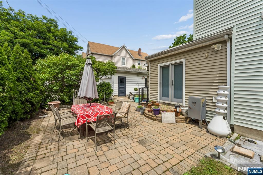33 Myrtle Avenue