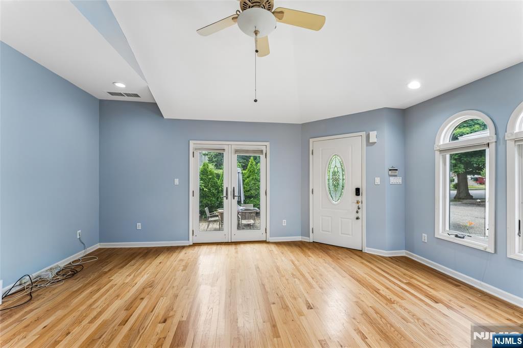 33 Myrtle Avenue