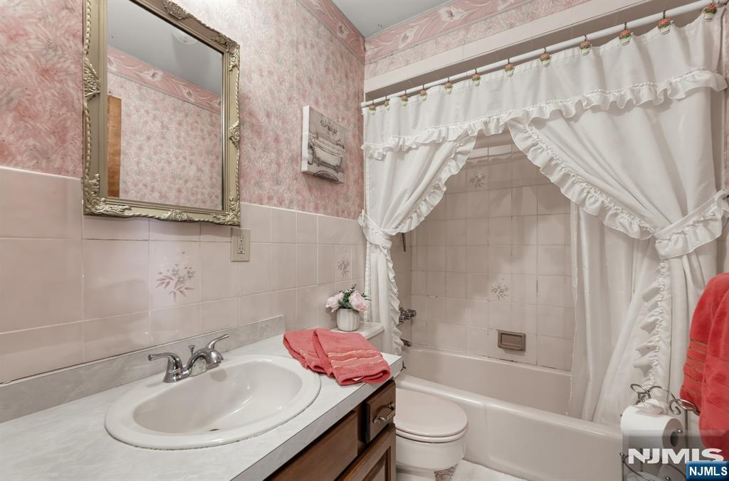 621 Bloomfield Avenue