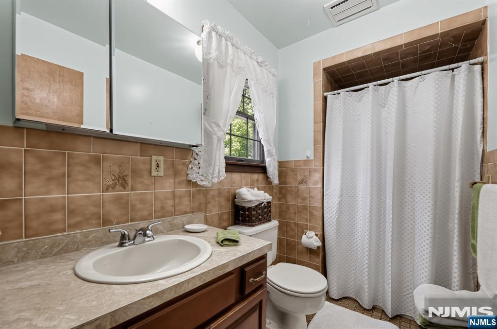621 Bloomfield Avenue