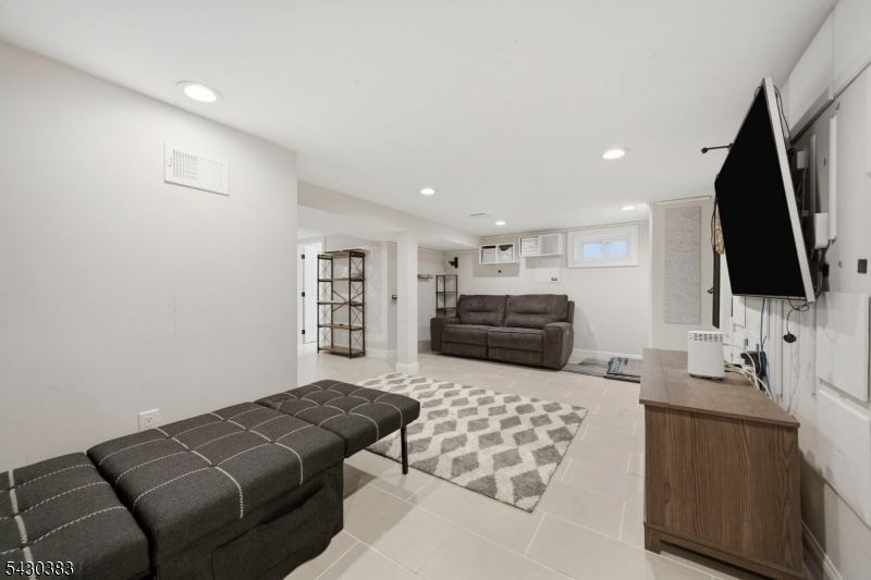 29 Fischer Ave