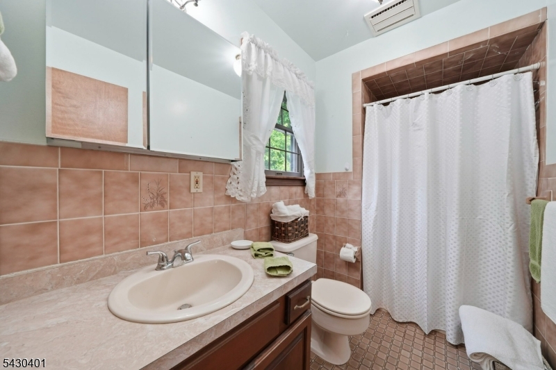 621 Bloomfield Ave