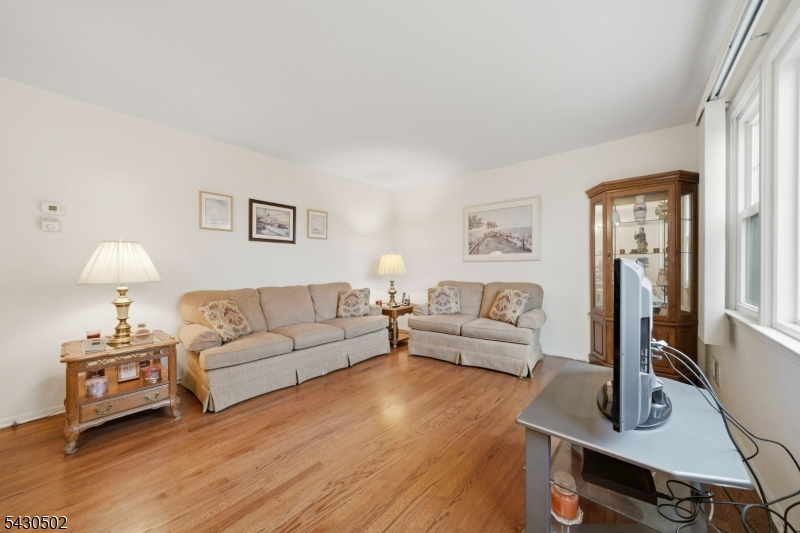 32 Crestwood Ave