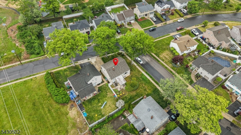 32 Crestwood Ave