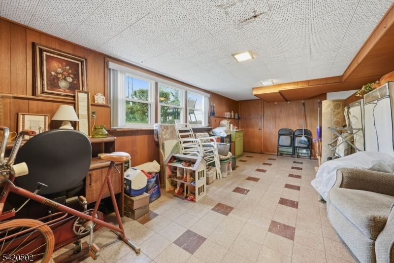 32 Crestwood Ave