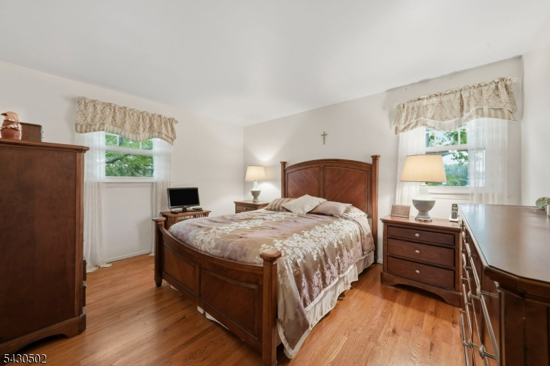 32 Crestwood Ave