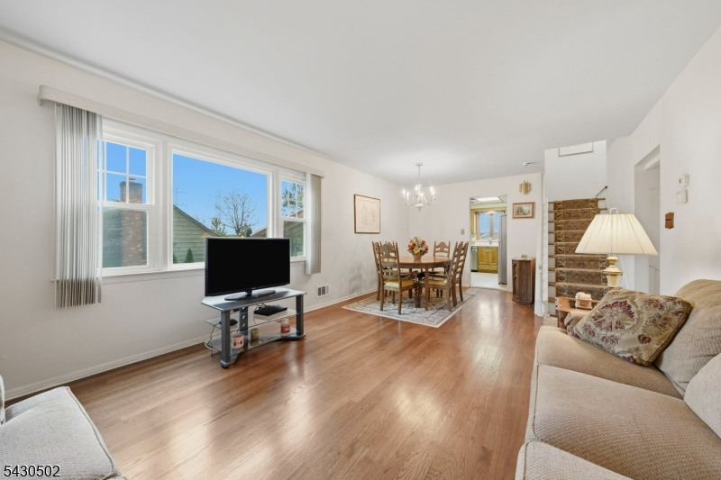 32 Crestwood Ave