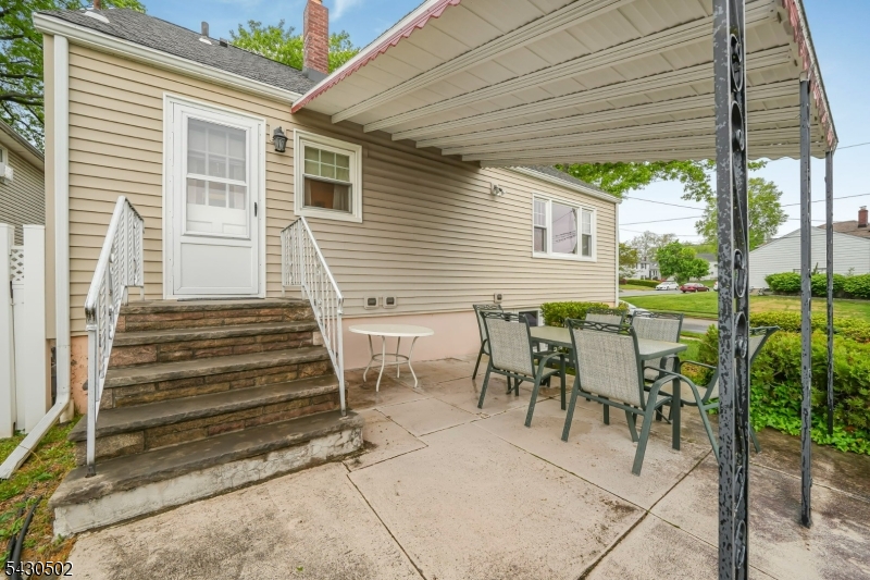32 Crestwood Ave