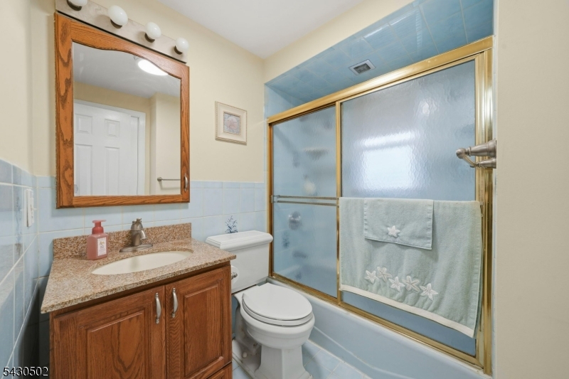 32 Crestwood Ave