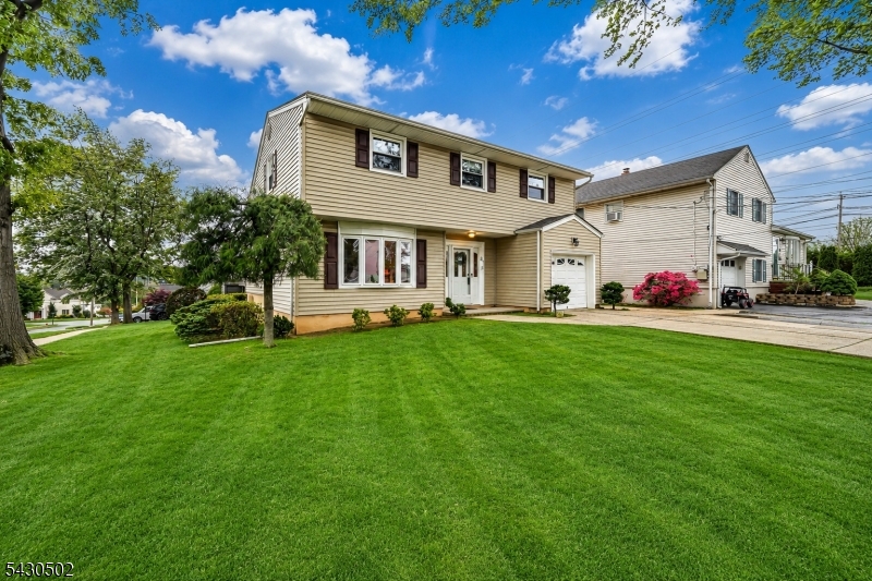 32 Crestwood Ave