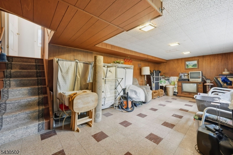 32 Crestwood Ave
