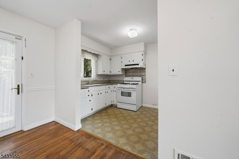 26 Briar Ln