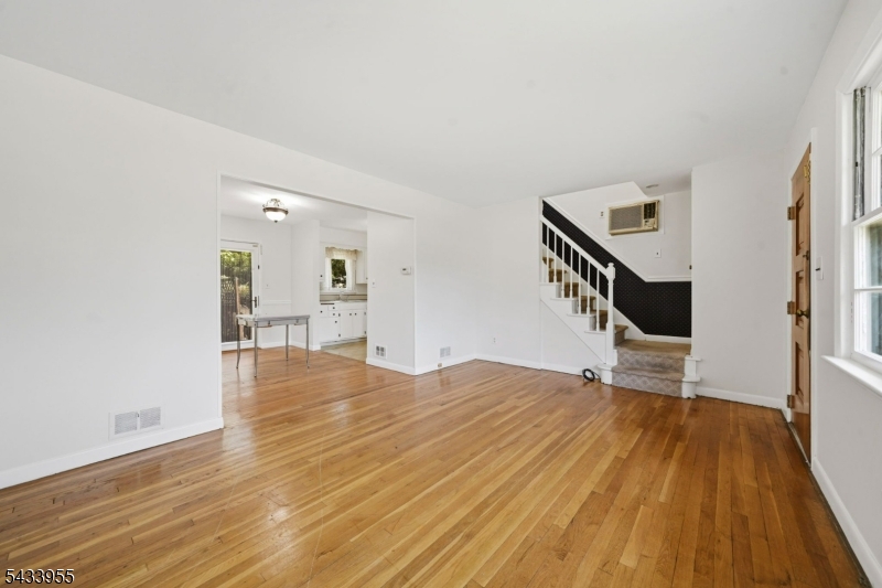 26 Briar Ln