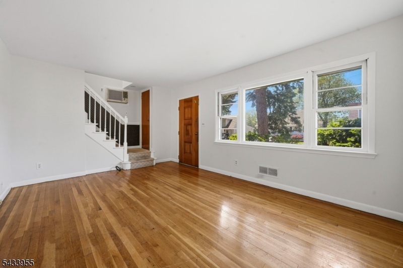 26 Briar Ln
