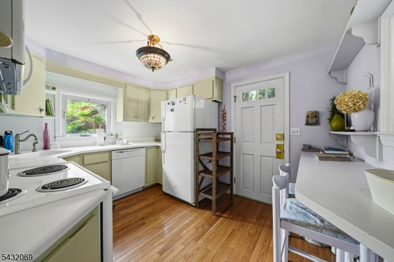 716 Colonial Rd