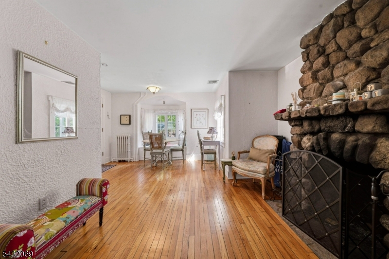 716 Colonial Rd