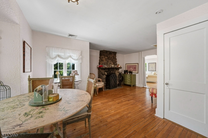 716 Colonial Rd