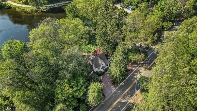 716 Colonial Rd