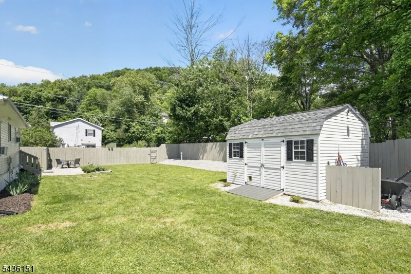 16 Clover Ln