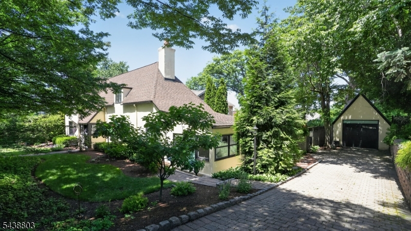 230 Satterthwaite Ave