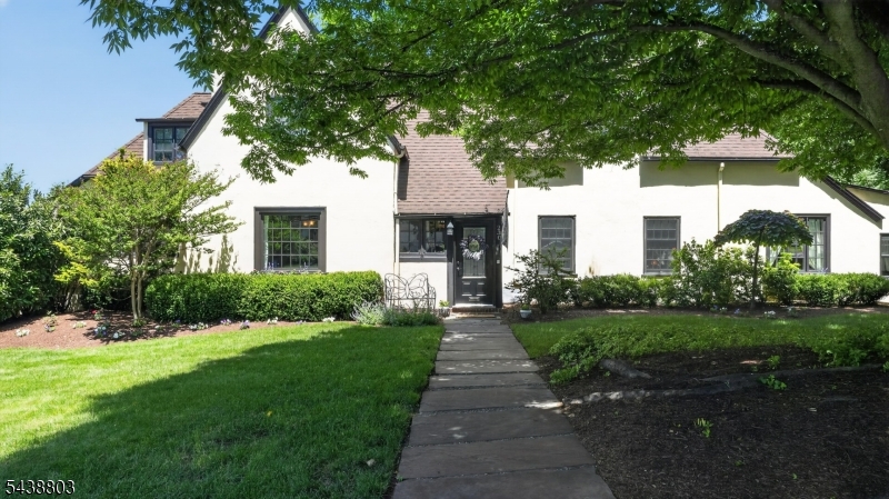 230 Satterthwaite Ave