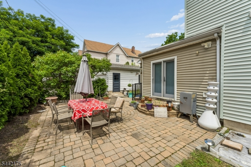 33 Myrtle Ave
