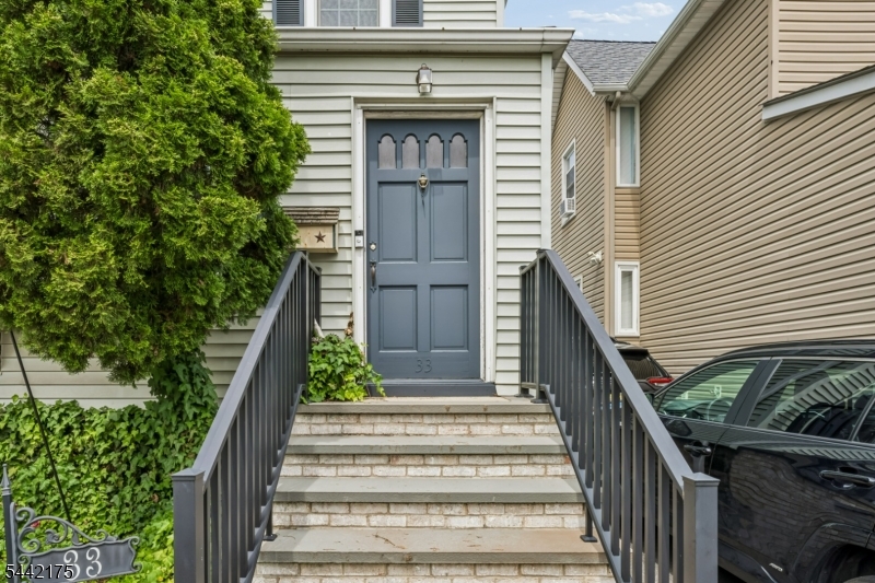 33 Myrtle Ave