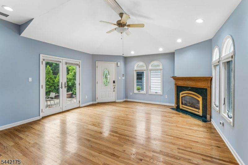 33 Myrtle Ave