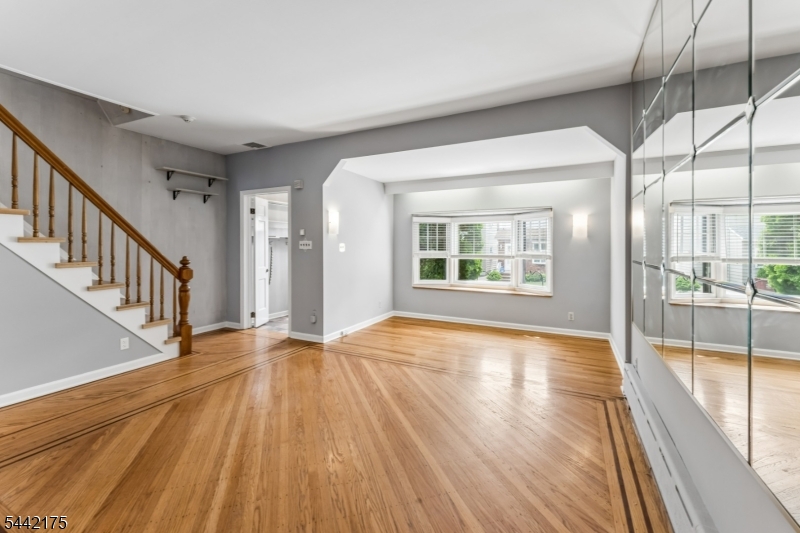 33 Myrtle Ave