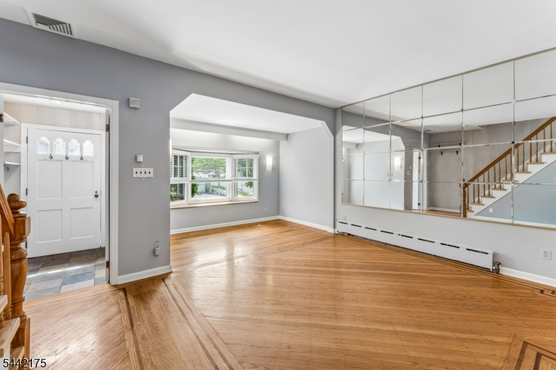 33 Myrtle Ave