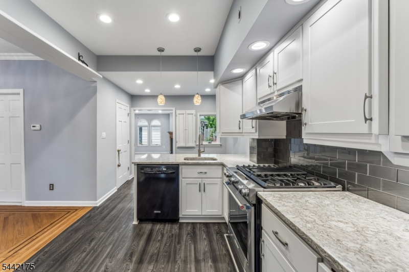 33 Myrtle Ave