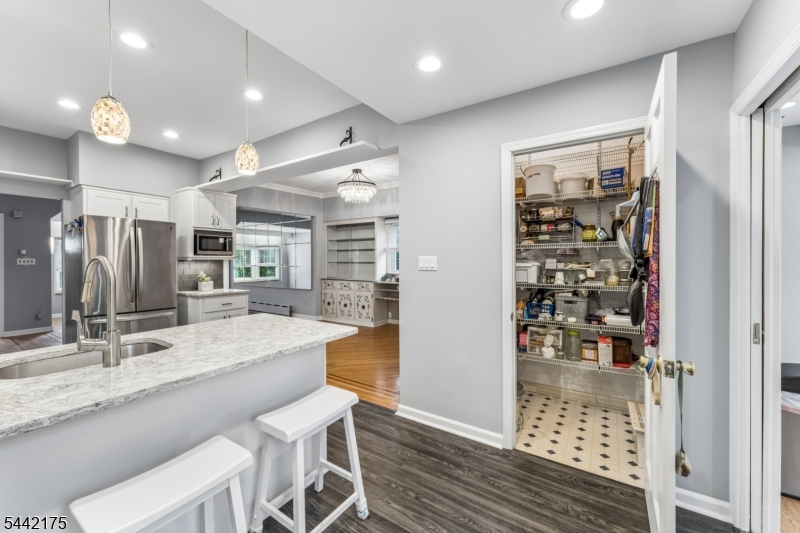 33 Myrtle Ave