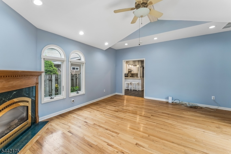 33 Myrtle Ave