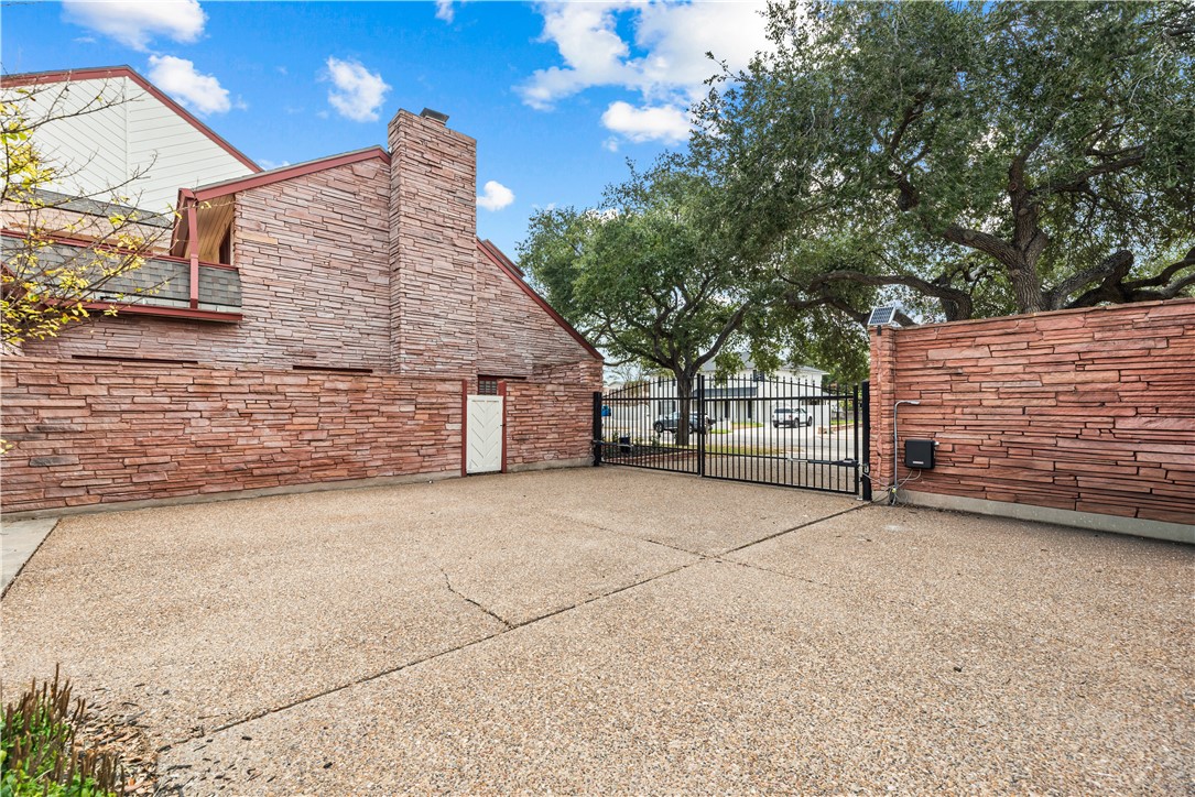 5314 River Oaks Dr