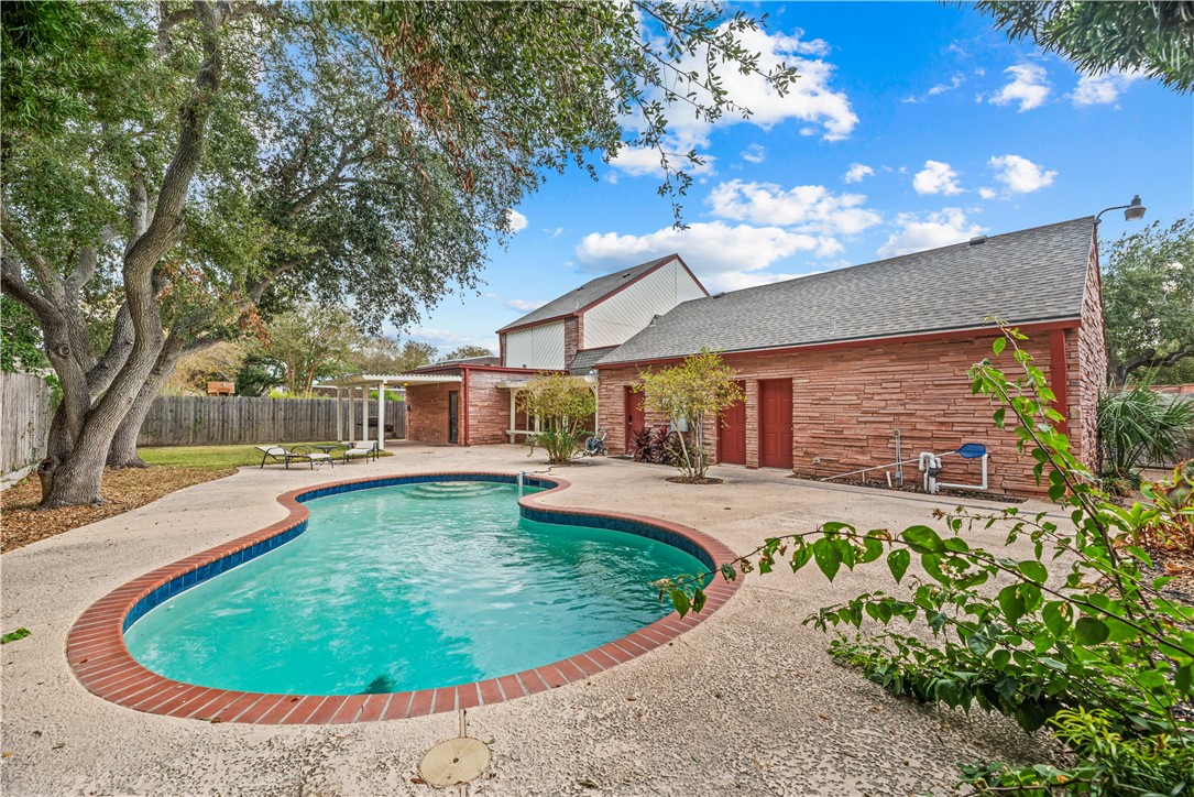 5314 River Oaks Dr